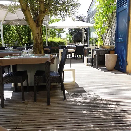 Chateau De Champlong Table **** Golf & Hotel
