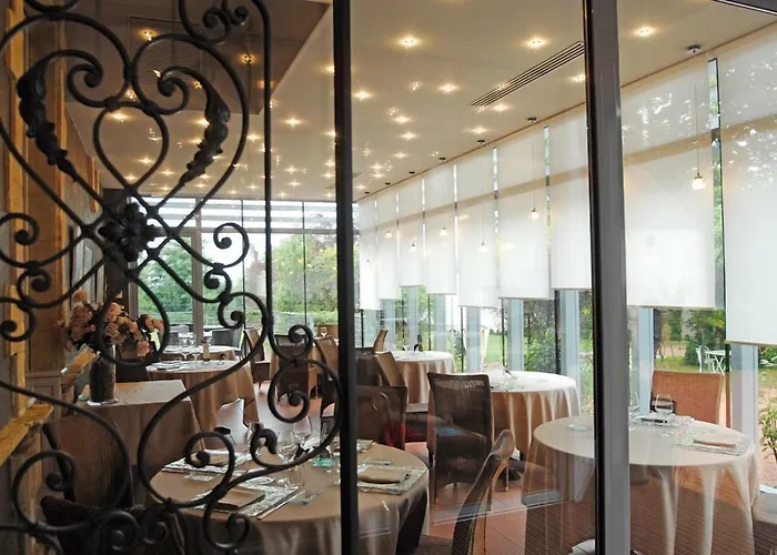 Chateau De Champlong Table **** Golf &