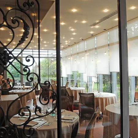 Chateau De Champlong Table **** Golf &