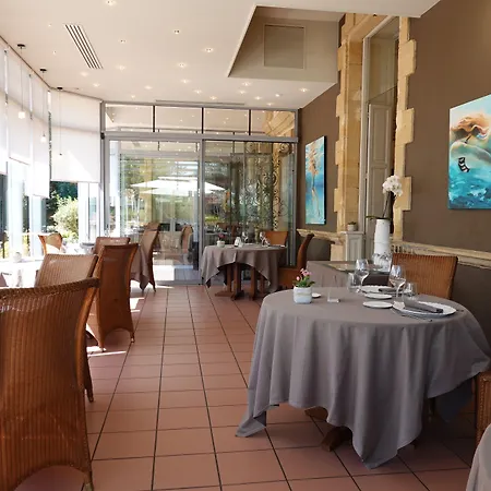 Chateau De Champlong Table **** Golf & 4* ヴィルレスト