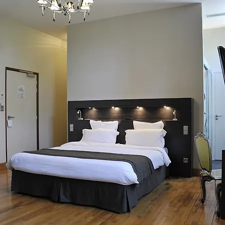 Chateau De Champlong Table **** Golf & Hotell Villerest (Loire)