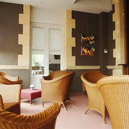 Chateau De Champlong Table **** Golf & Villerest (Loire)